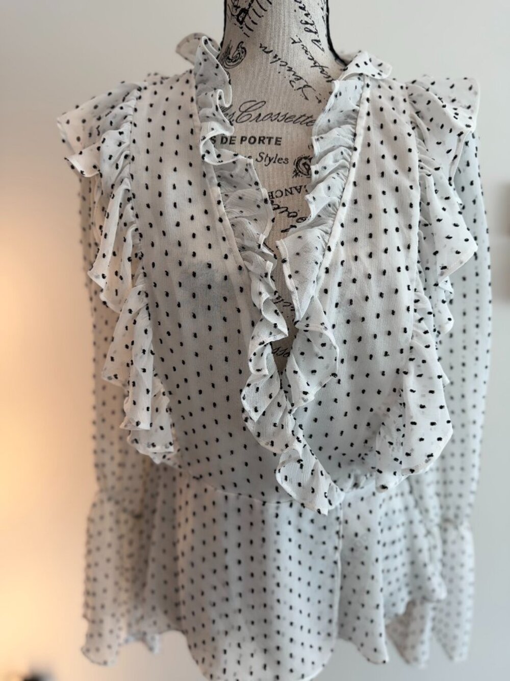 Maison Cinqcent Fitted V-neck frilly polka dot blouse in black and white